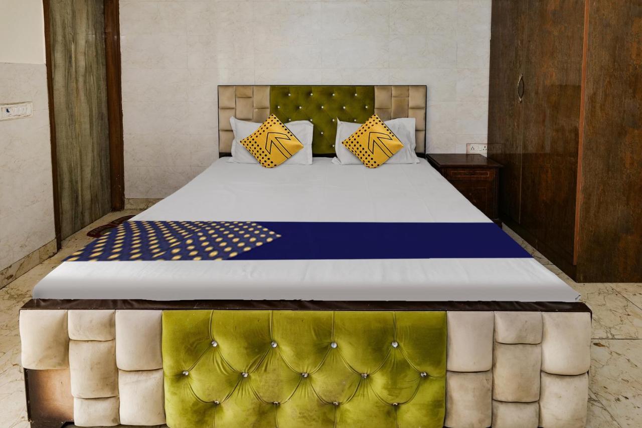 Oyo Flagship 81486 Hotel Mahalaxmi Guesthouse New Delhi Bagian luar foto