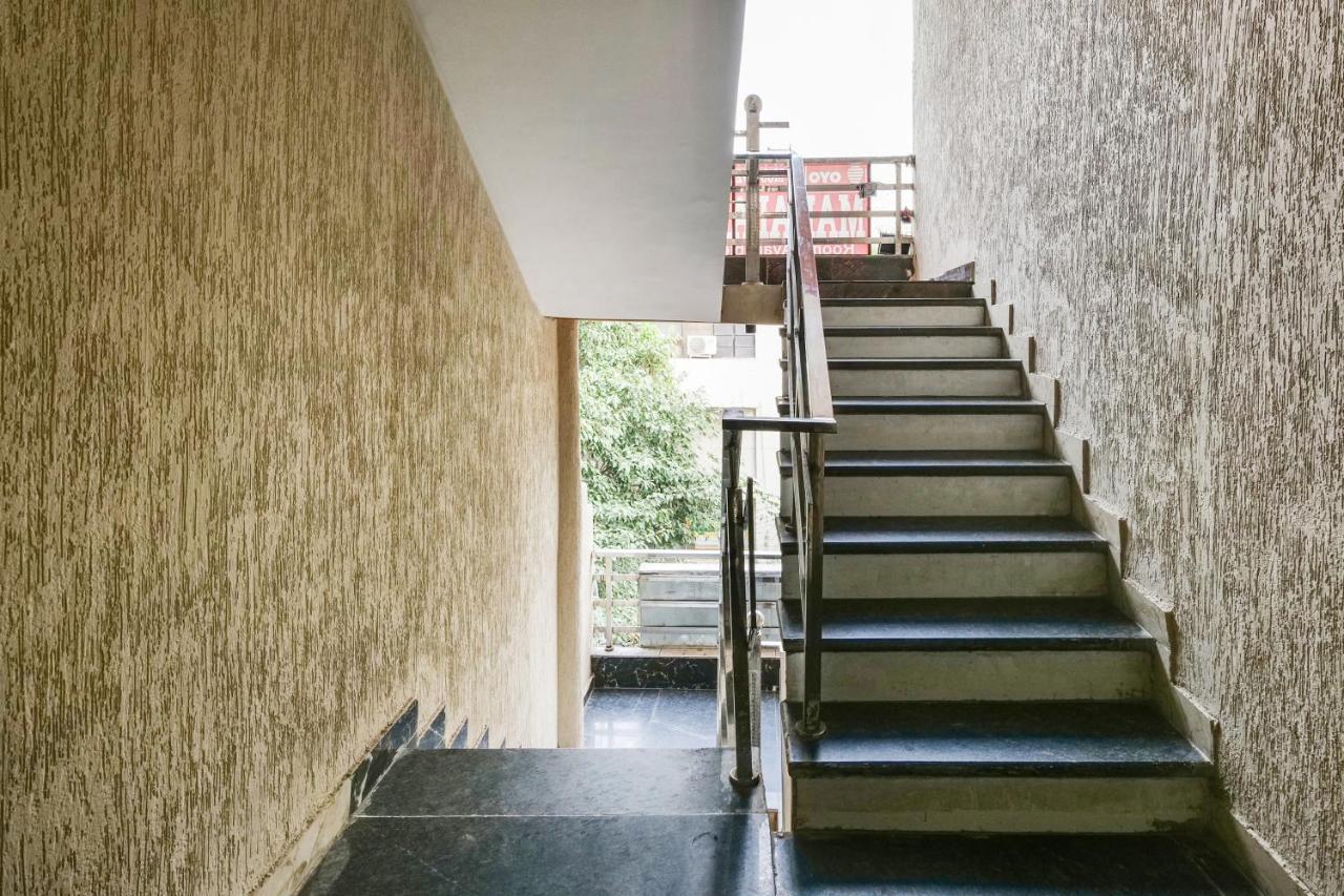 Oyo Flagship 81486 Hotel Mahalaxmi Guesthouse New Delhi Bagian luar foto