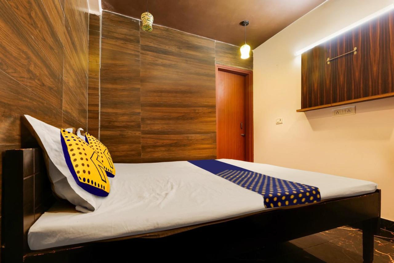 Oyo Flagship 81486 Hotel Mahalaxmi Guesthouse New Delhi Bagian luar foto