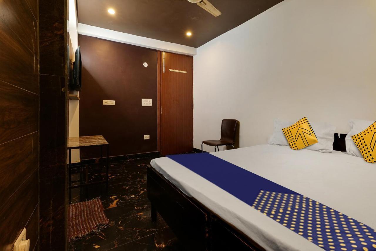 Oyo Flagship 81486 Hotel Mahalaxmi Guesthouse New Delhi Bagian luar foto