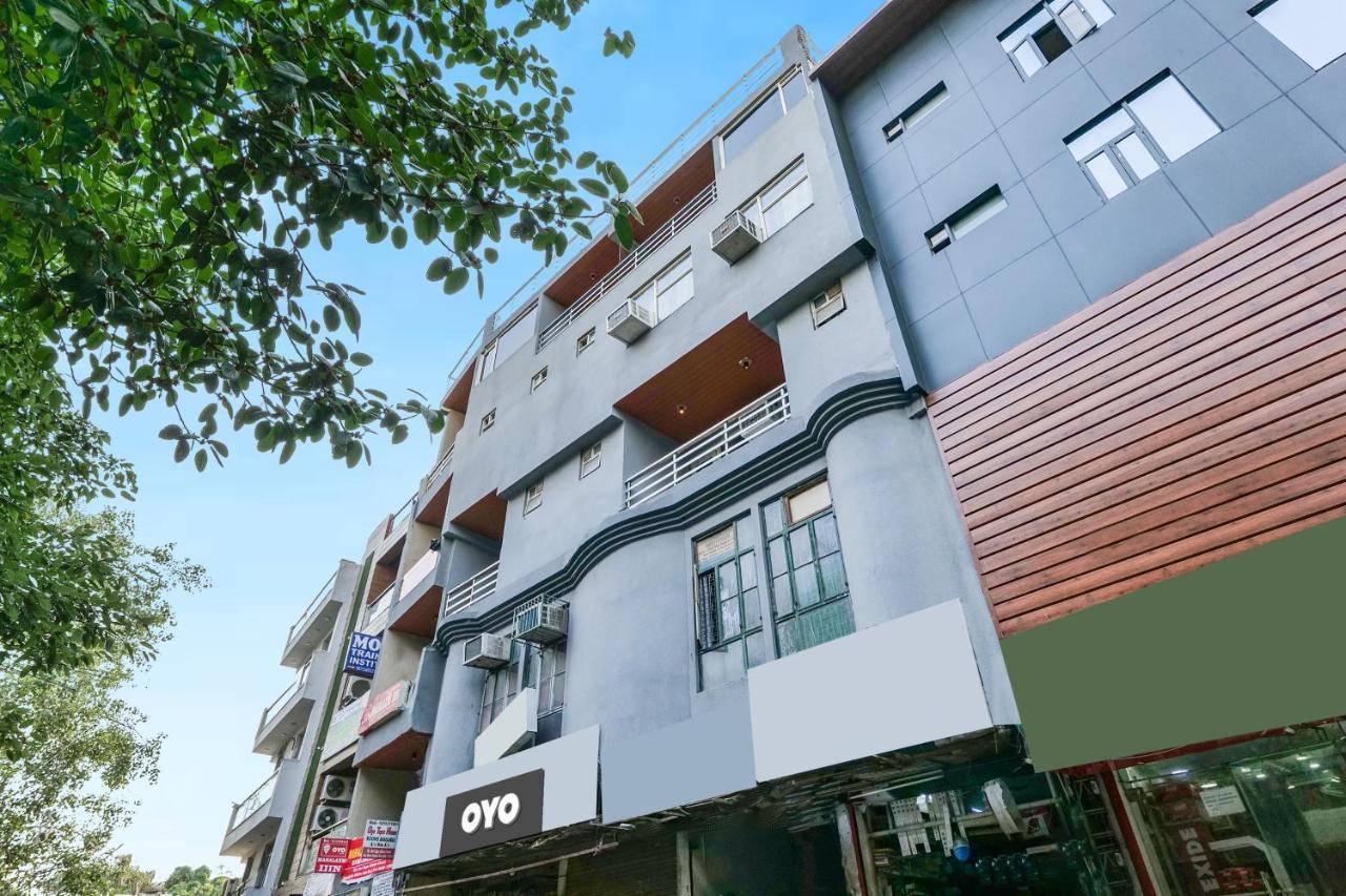 Oyo Flagship 81486 Hotel Mahalaxmi Guesthouse New Delhi Bagian luar foto