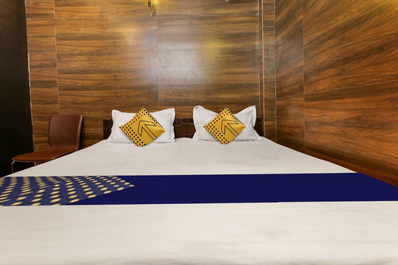 Oyo Flagship 81486 Hotel Mahalaxmi Guesthouse New Delhi Bagian luar foto