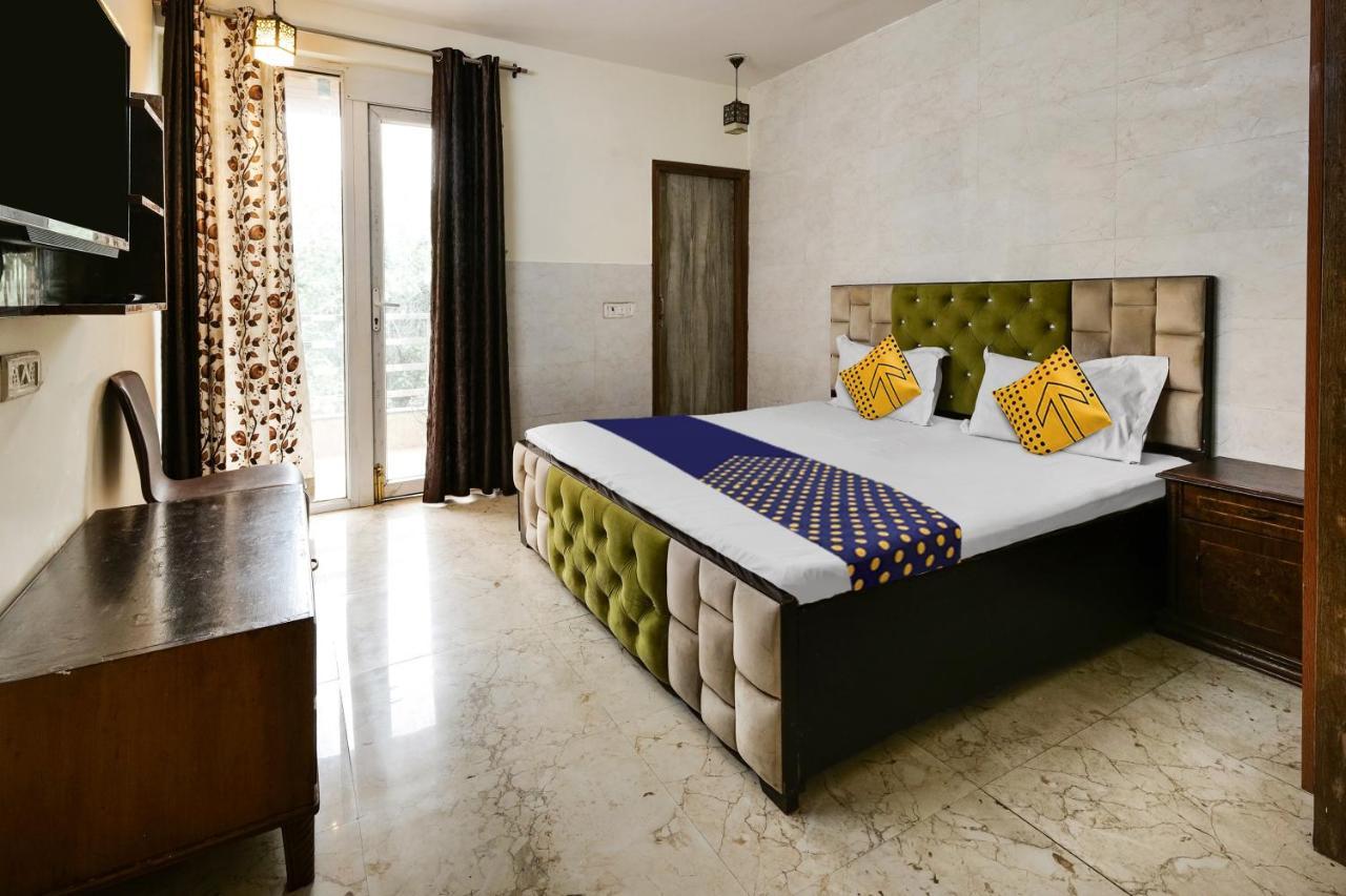 Oyo Flagship 81486 Hotel Mahalaxmi Guesthouse New Delhi Bagian luar foto